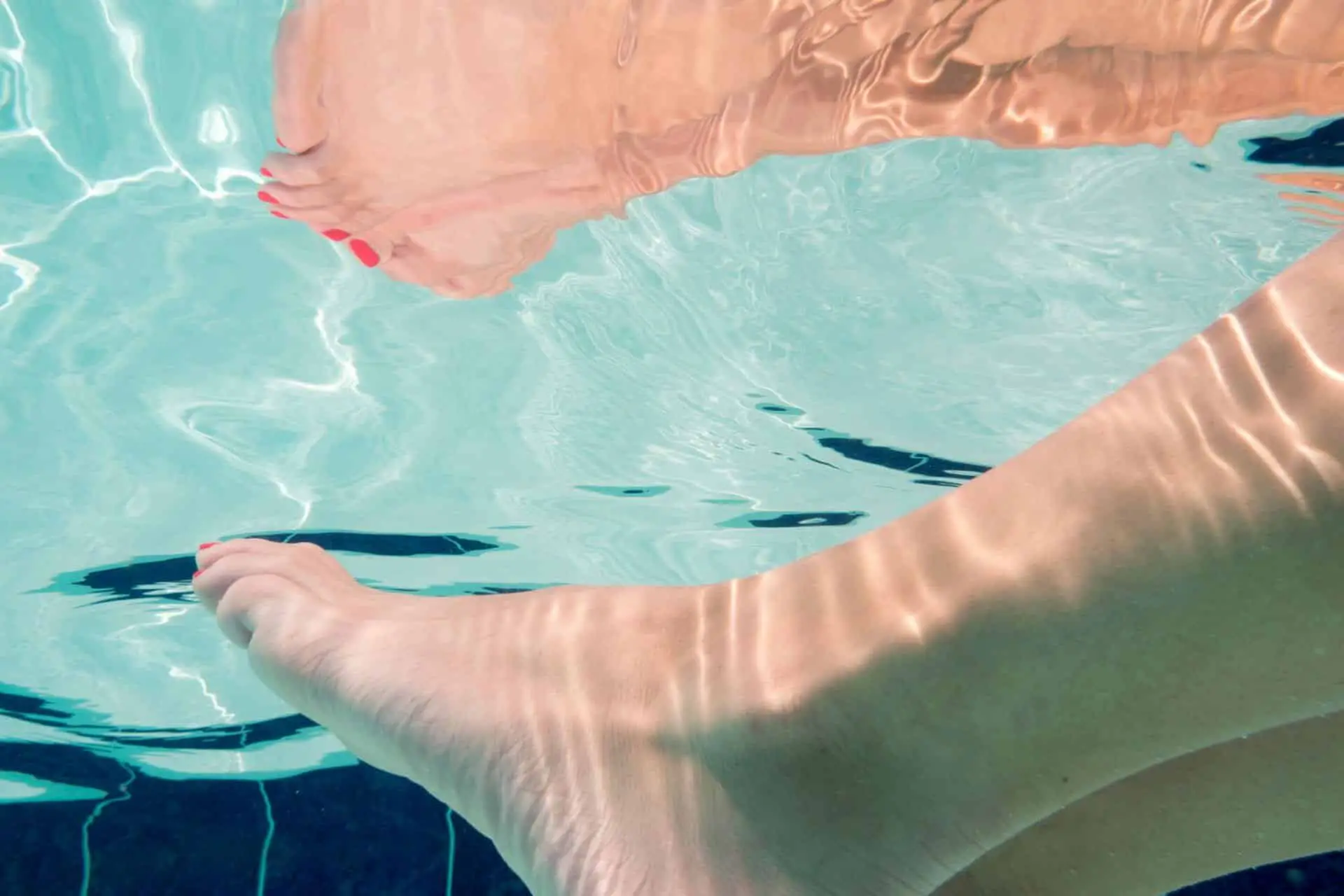 swim with dip powder nails