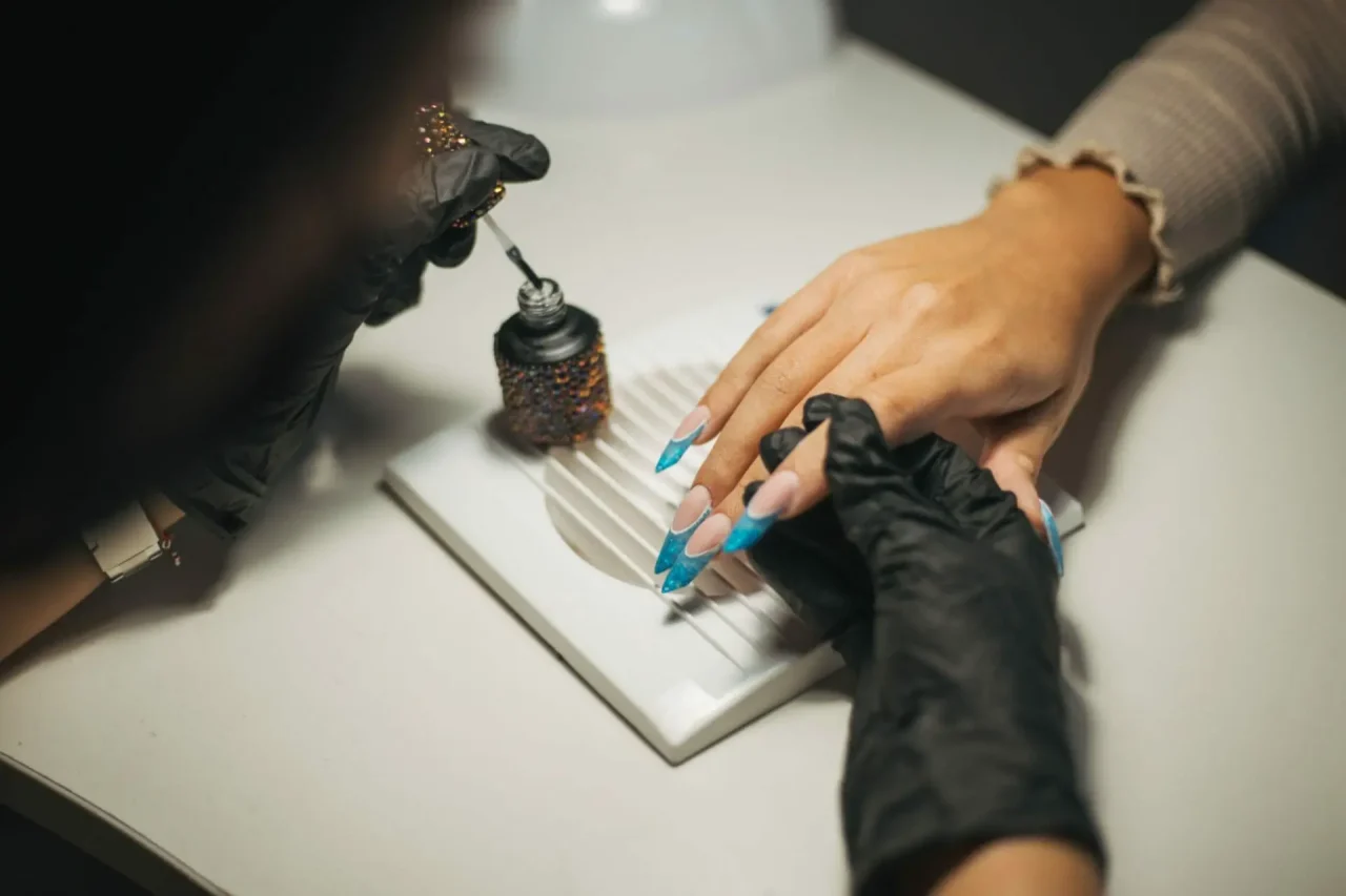 Why doesn’t gel stay on your nails?
