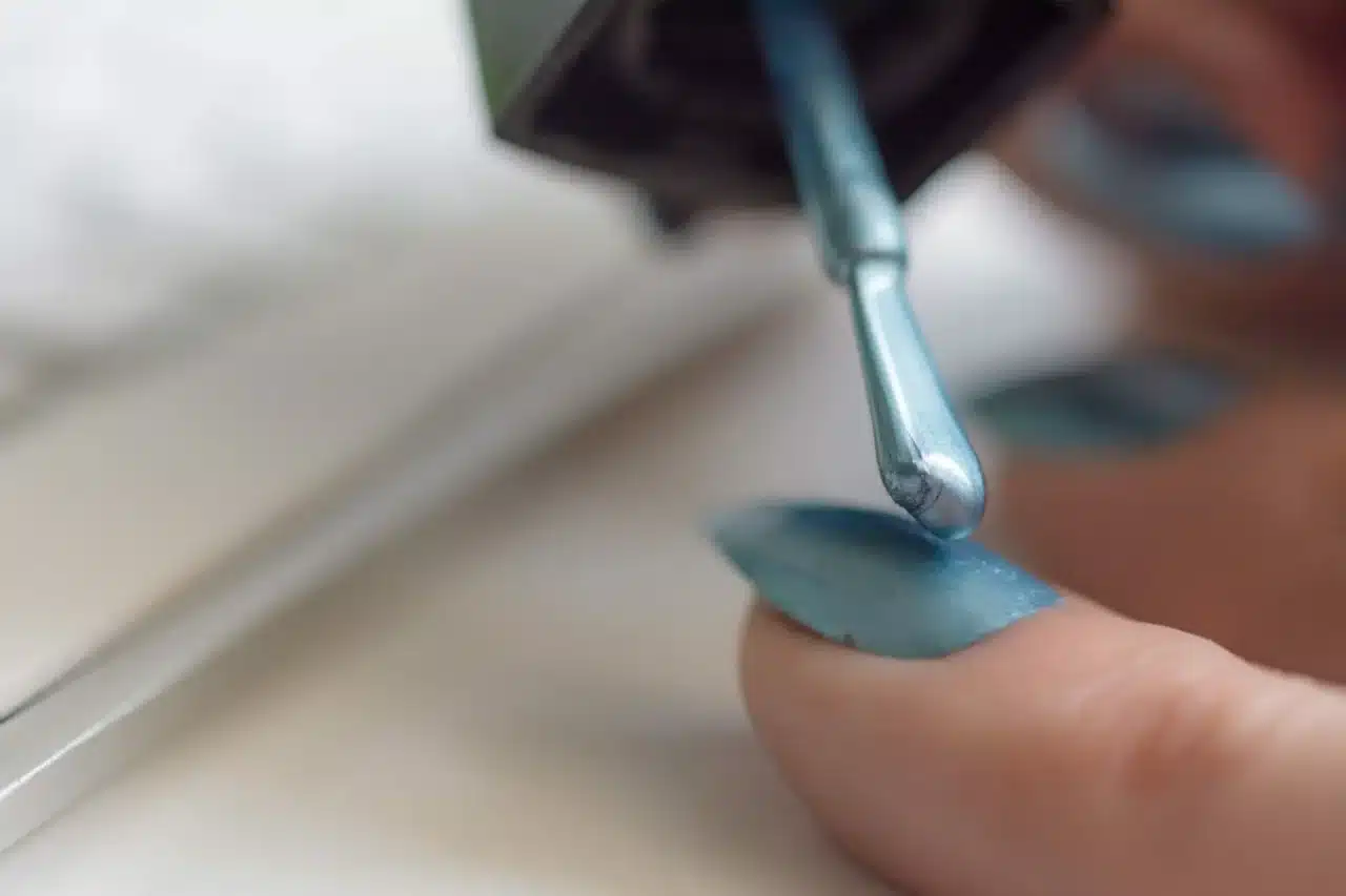 How to dry nail polish fast with olive oil