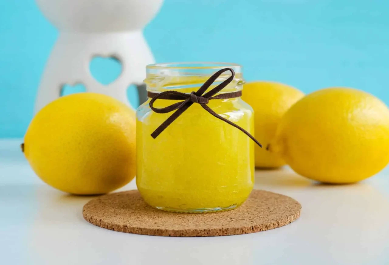 How to lighten hair with lemon juice overnight?