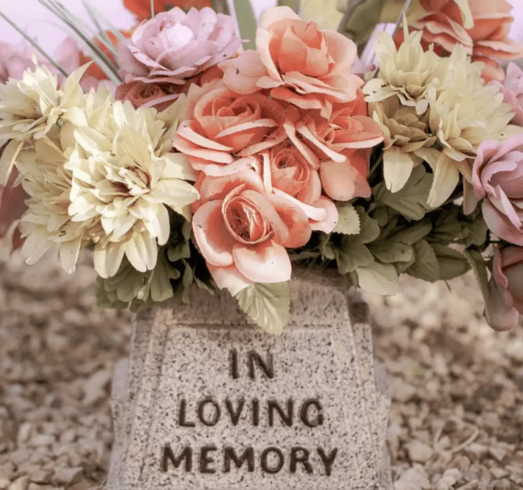 7 Ways to Honor a Loved One after They Pass On