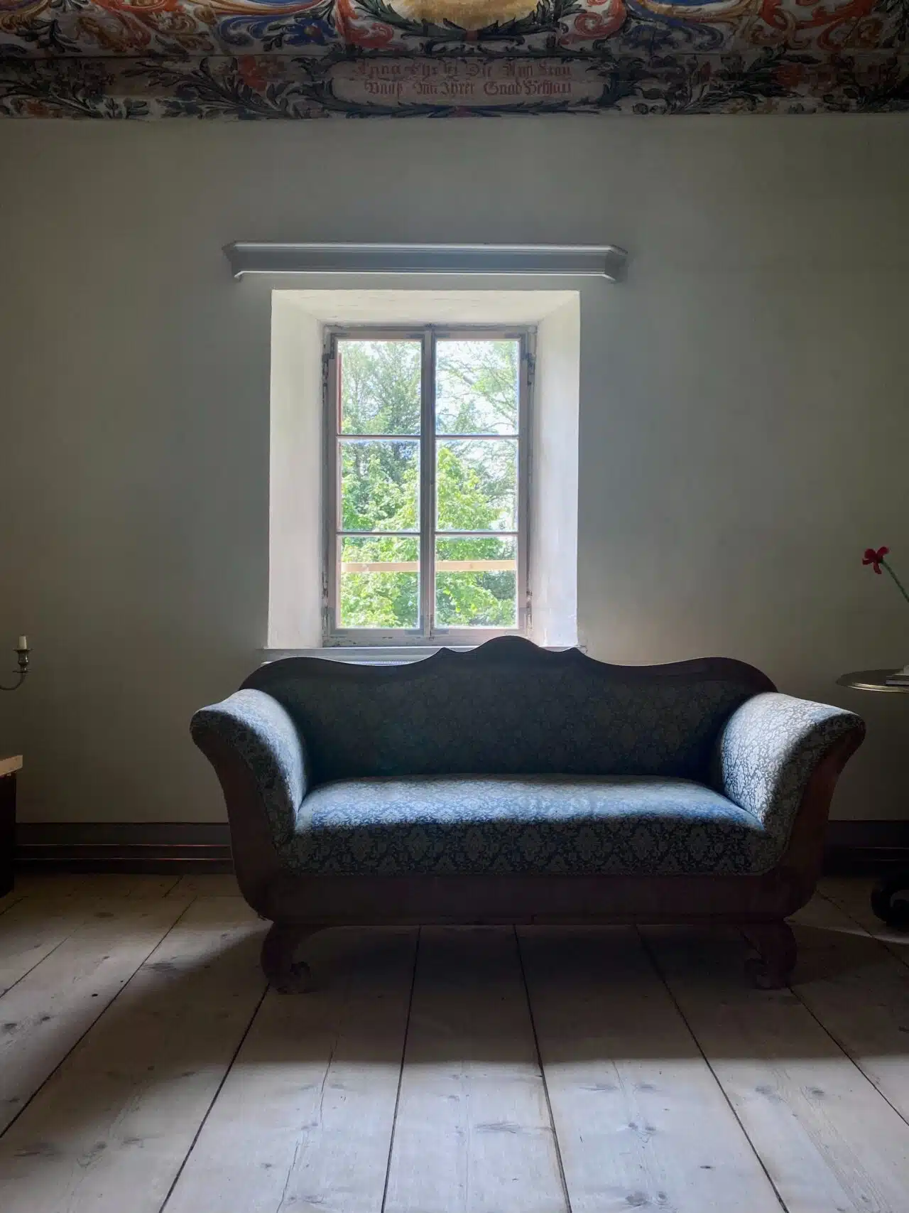 Your Ultimate Beginner’s Guide To Reupholstering Old Furniture